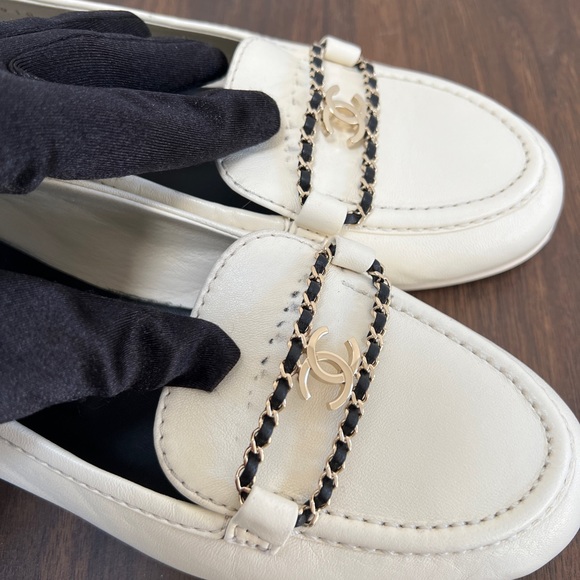 Auth Chanel White Classic CC Logo Loafers , Size 37.5 - PreLoved - Picture 3 of 13